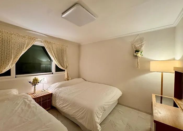 Mingle - 3 Bedroom Near Gocheok Sky Dome & Oryu Station Apartment *